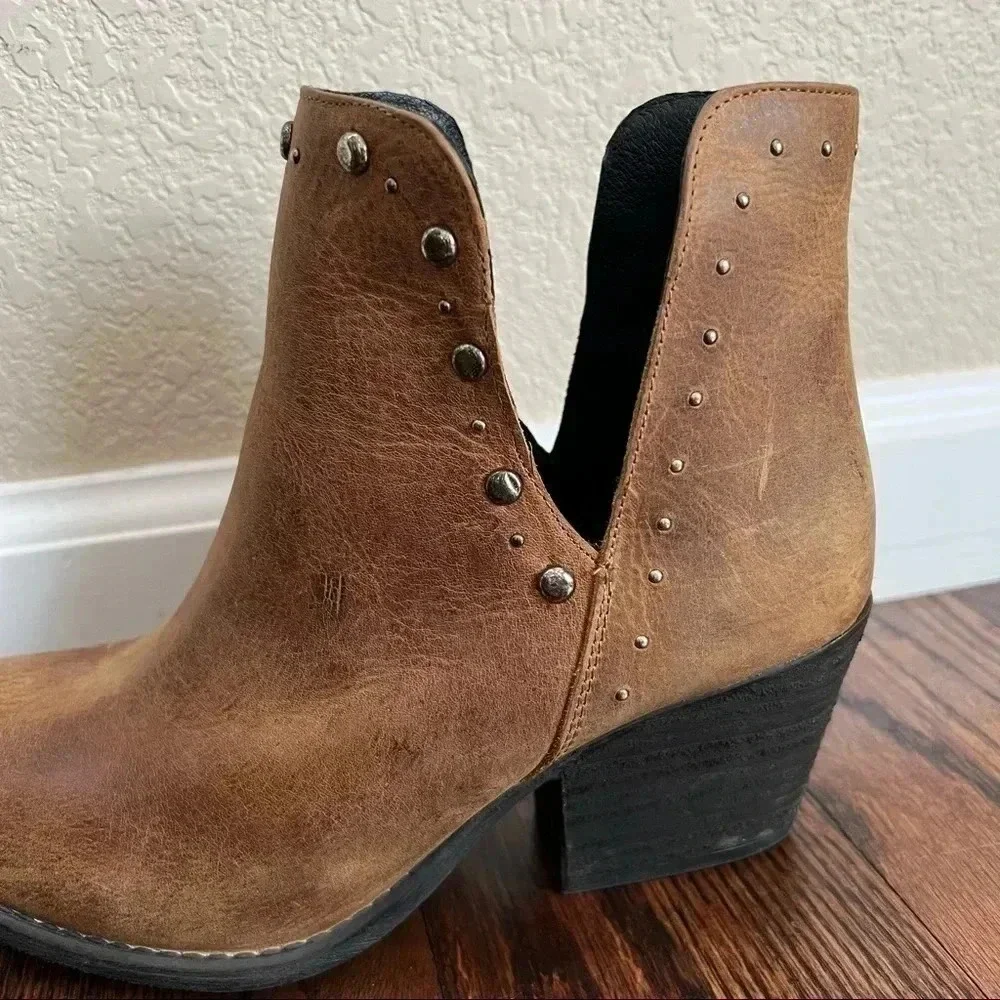 Musse & Cloud Aster Ankle Boots Booties Brown Leather Women’s size 10 Studs $105